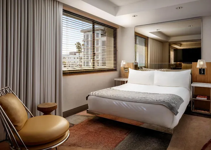 One-Bedroom Queen Suite